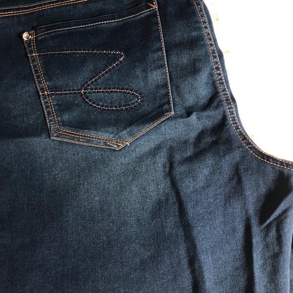 Seven7 Shorts - Picture 3 of 5